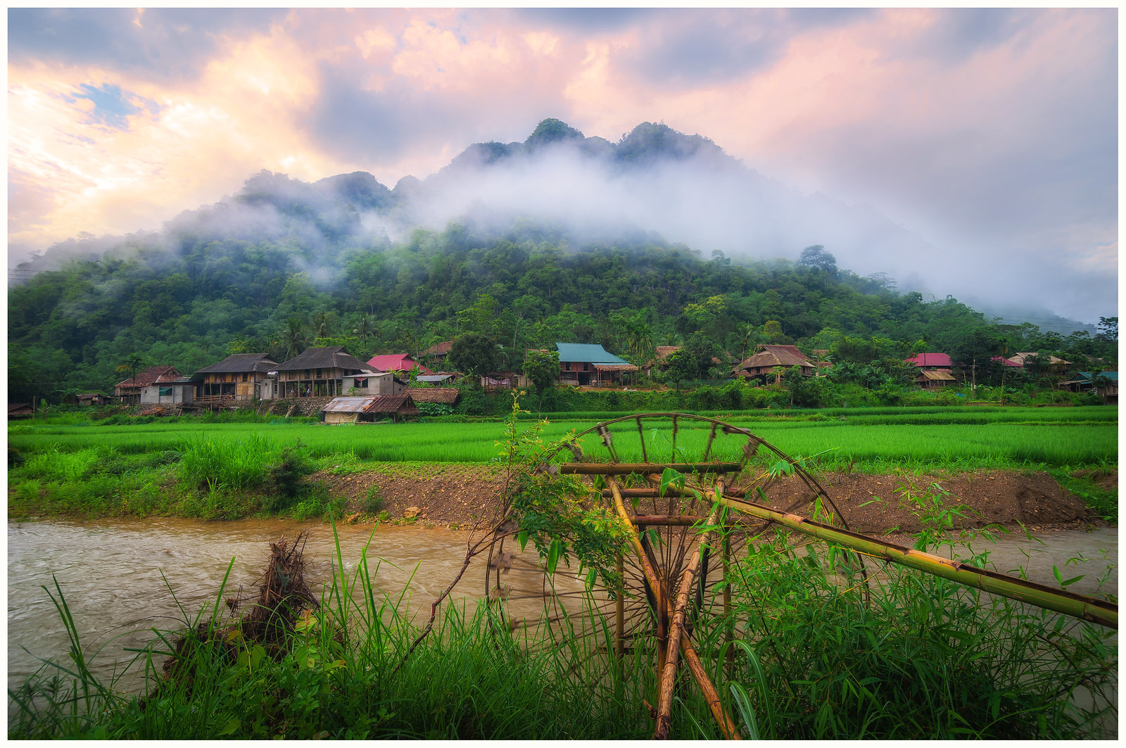 Mơ màng Bản Hiêu Pù Luông