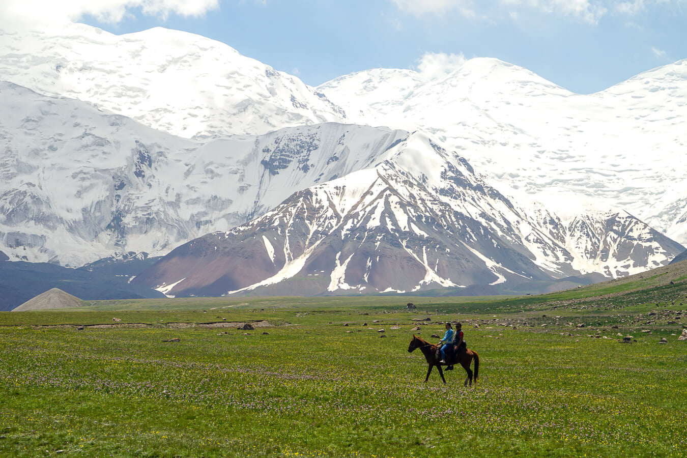 Tới Kyrgyzstan ngắm núi tuyết vĩnh cửu và đi săn cùng đại bàng