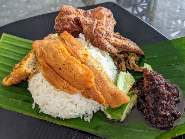 Cơm béo Nesi Lemak tại Malaysia